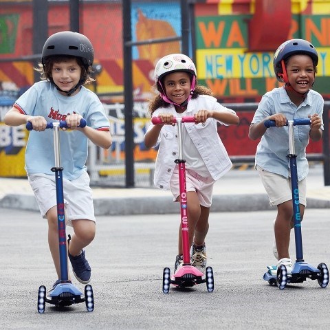 Micro Maxi Micro Deluxe LED 3 Tekerlekli Scooter Mavi 