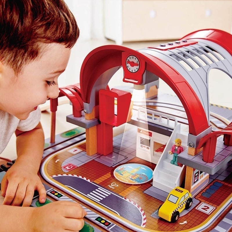 Hape Grand City Oyuncak Tren İstasyonu 