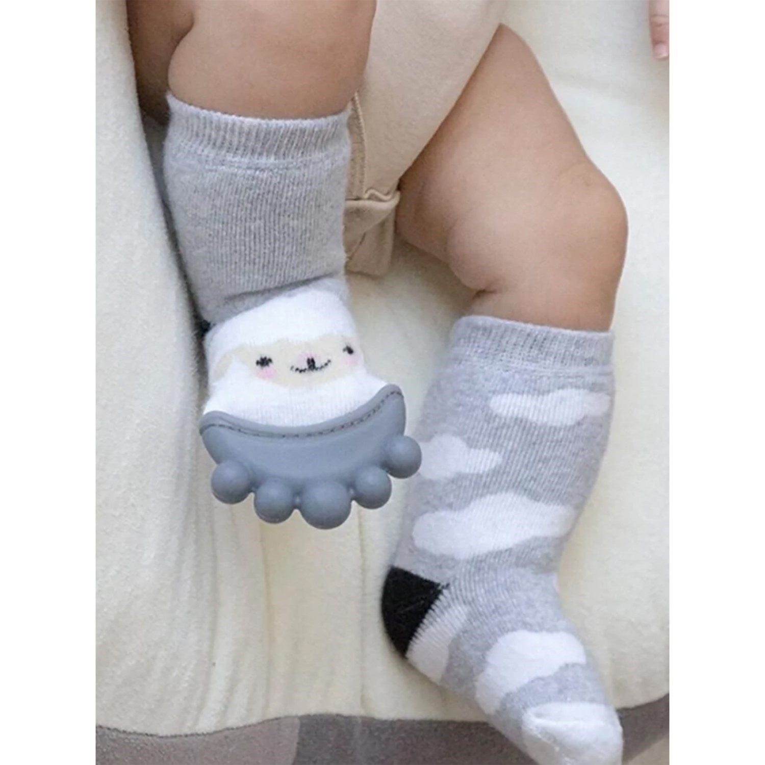 Babyjem Silikon Diş Kaşıyıcılı Havlu Çorap Gri - Kuzu