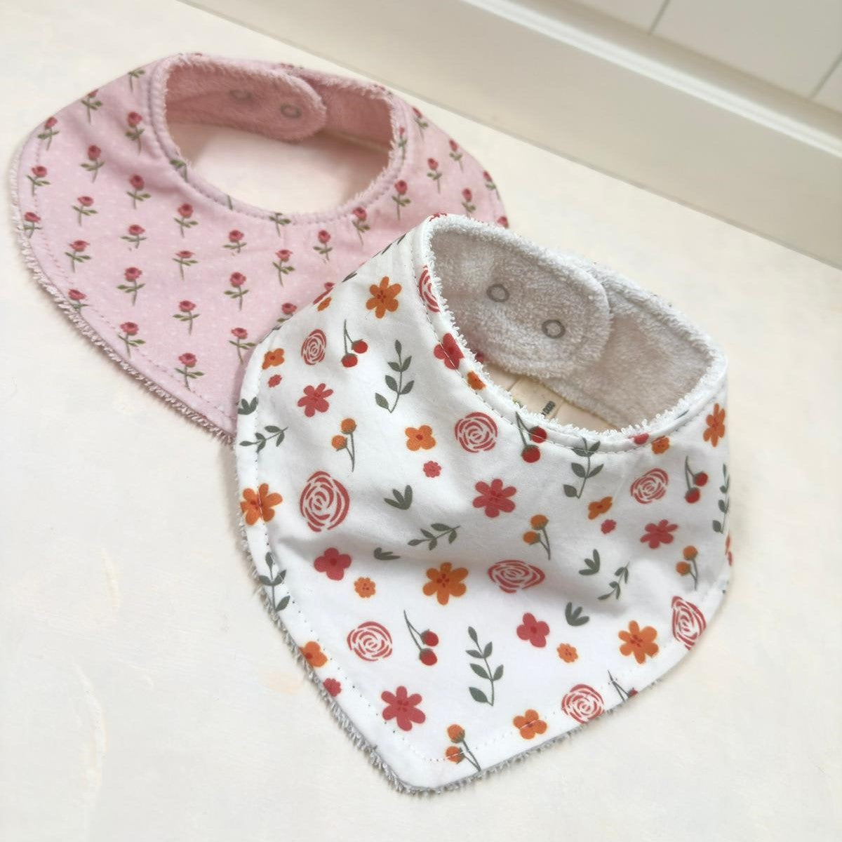 Le Petit Dodo Jeanne Bebek Mama Önlüğü & Fiora Salya Önlüğü