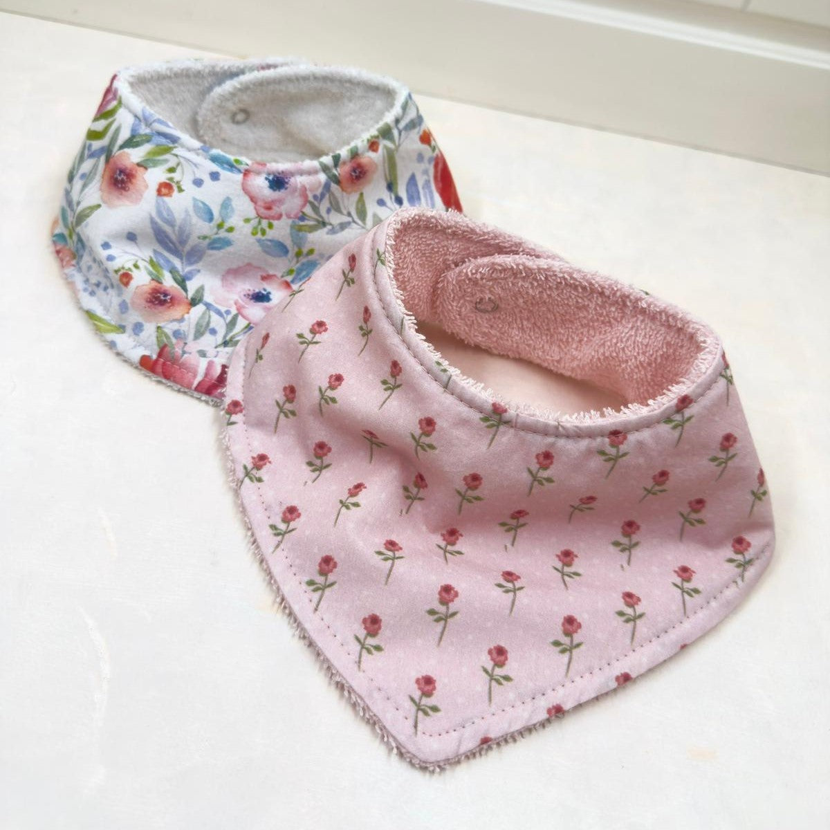 Le Petit Dodo Rosa ve Eloise Bebek Salya Önlüğü